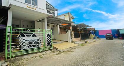 OYO 91460 Guest House Kencana Syariah