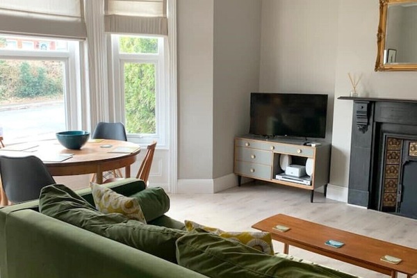 Lounge & dining area