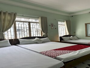 Family Room | 1 bedroom, desk, laptop workspace, blackout drapes