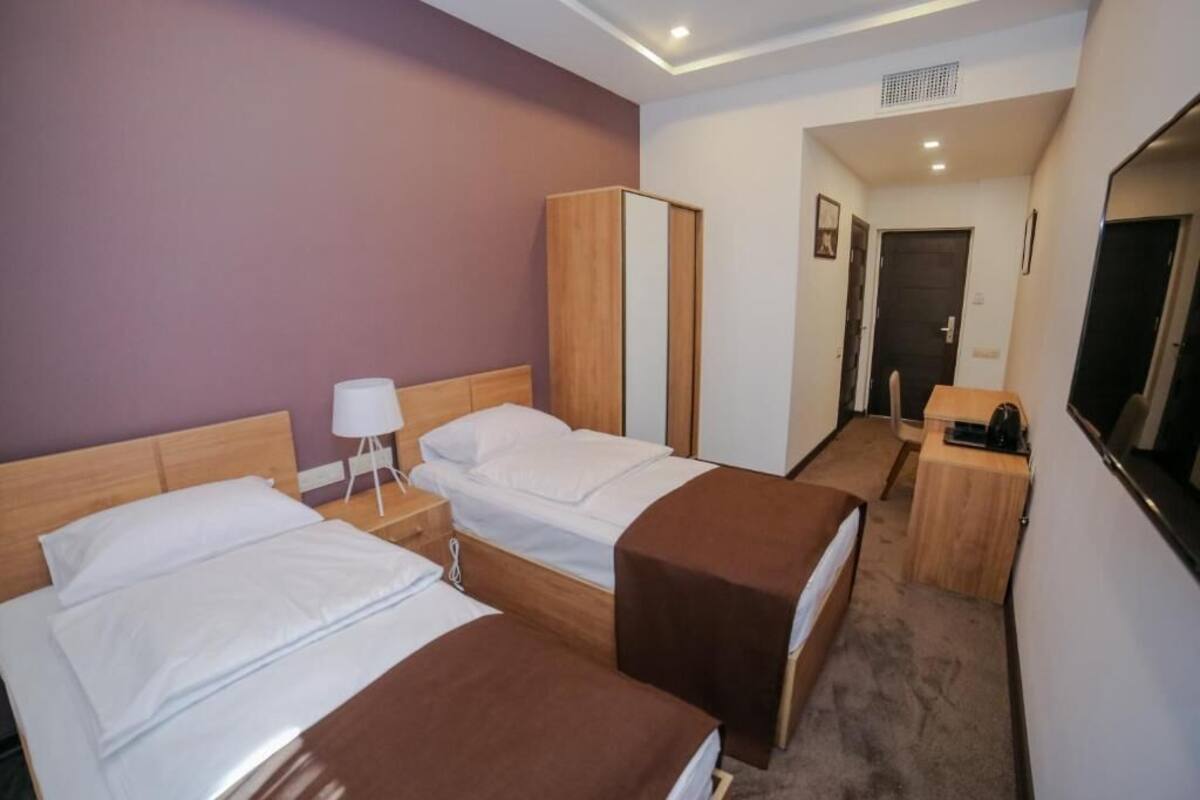 Standard Twin Room | In-room safe, blackout drapes, soundproofing, iron/ironing board