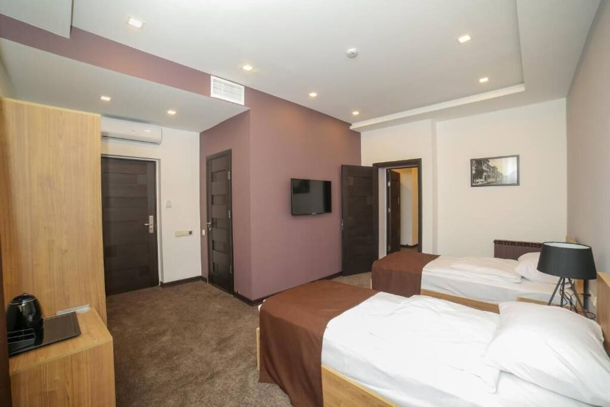 Economy Twin Room | In-room safe, blackout drapes, soundproofing, iron/ironing board