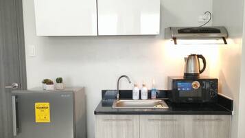 Signature-Studio, 1 Queen-Bett und Schlafsofa, Nichtraucher, Bergblick | Eigene Kochnische | Kühlschrank, Mikrowelle, Herdplatte, Wasserkocher