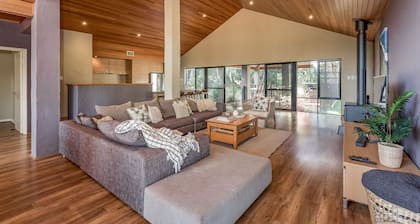 INCREDIBLE MULTI-FAMILY HOLIDAY HOME SITUATED IN LUSH NATURAL BUSHLAND