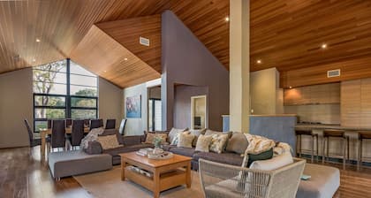 INCREDIBLE MULTI-FAMILY HOLIDAY HOME SITUATED IN LUSH NATURAL BUSHLAND
