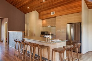 Fridge, microwave, oven, stovetop - INCREDIBLE MULTI-FAMILY HOLIDAY HOME SITUATED IN LUSH NATURAL BUSHLAND (Dunsborough)