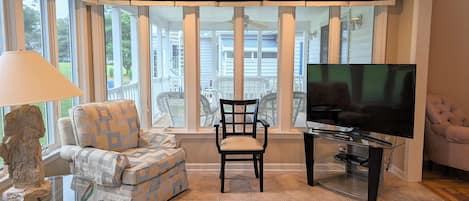 Smart TV y chimenea