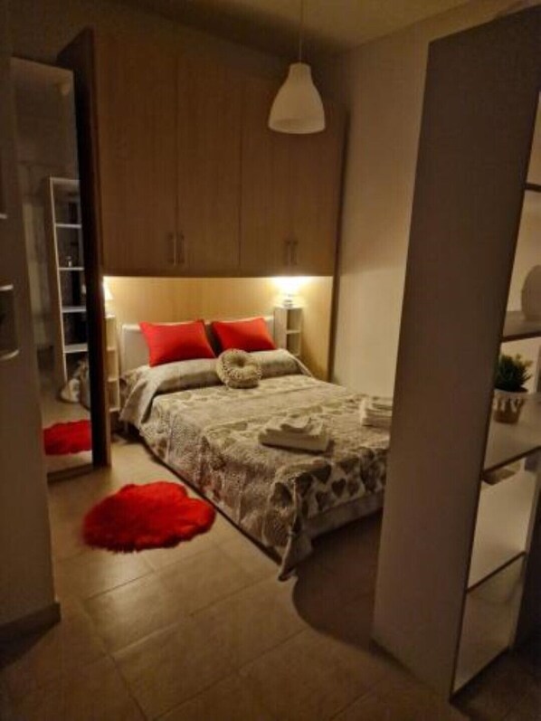 1 bedroom, WiFi, bed sheets - Sweet Home (Santa Maria delle Mole)