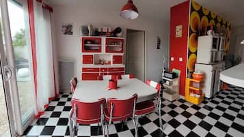 المنشأة من الداخل