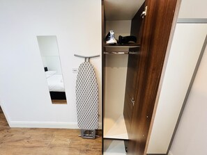 Apartment, 1 Queen Bed | Interior