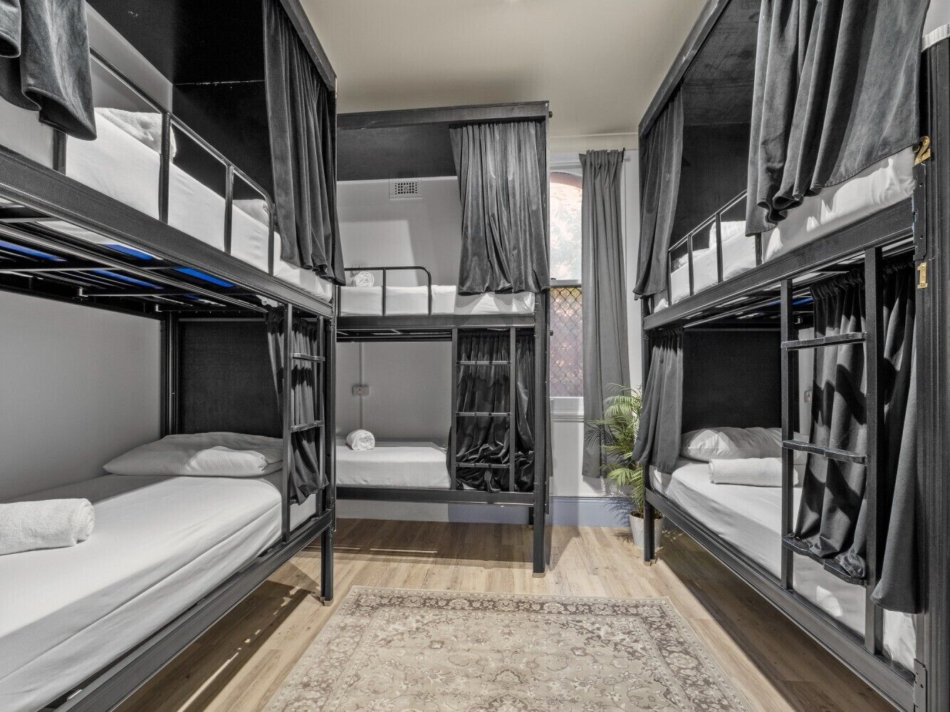 Ropa de cama de alta calidad, wifi gratis y ropa de cama 