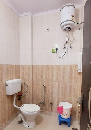 Douche, articles de toilette écologiques, sèche-cheveux
