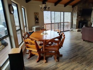 Interior - C-287 Discounted Concert Packages! Place with Mountain Views & Pet Friendly (Beech Mountain)