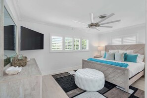 4 bedrooms, iron/ironing board, travel crib, WiFi - Pelican Point - Waterfront Villa with View, Pool & Boat Rental (Pompano Beach)