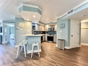 Fridge, microwave, oven, stovetop - Gulfgate 102 - Pet Friendly Condo on the BEACH! (PANAMA CITY Beach)