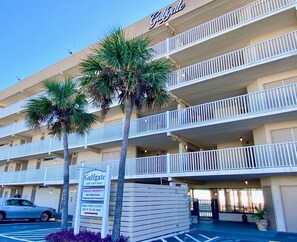 Exterior - Gulfgate 102 - Pet Friendly Condo on the BEACH! (PANAMA CITY Beach)