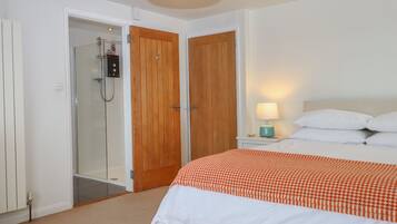4 bedrooms, individually decorated, individually furnished, free WiFi