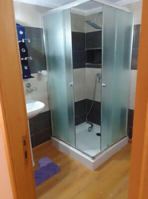 Shower, hair dryer, towels, soap - Duplex sur Plage de Harhoura ,rabat (Témara)