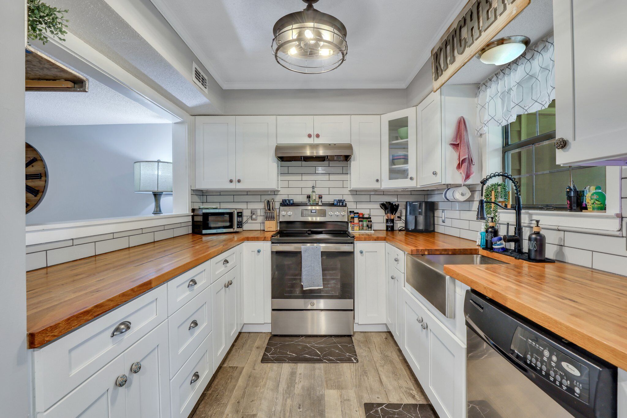 Charming Townhome Minutes to Downtown + Beach w/ Parking by Lucky Savannah