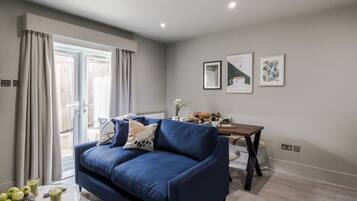 Comfort Apartment | In-room safe, desk, iron/ironing board, free WiFi