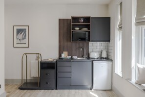 Classic Apartment | Private kitchen | Microwave, stovetop, electric kettle, toaster