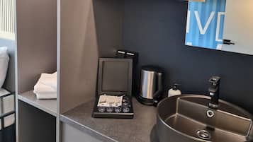 Business dubbelrum | Skrivbord, arbetsyta för laptop, ljudisolering och gratis wi-fi