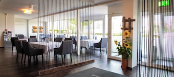 [BEE]VILLAGE MESSEHOTEL HANNOVER-LAATZEN.