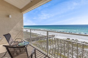 Property grounds - Crystal Sands 314A - Gulf Front, Free Beach Service, Heated Pool, Sleeps 8 (Destin)