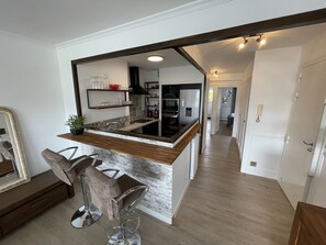 Fridge, microwave, oven, stovetop - Appartement sur le Port la Baule le Pouliguen (La Baule-Escoublac)