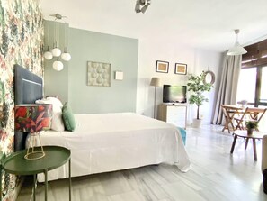 Strygejern/strygebræt, internetforbindelse, sengetøj