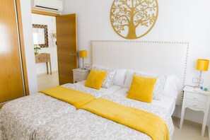 1 bedroom, iron/ironing board, Internet, bed sheets - 4Seasons San Nicolas Apartment (Málaga)