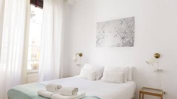 1 slaapkamer, een strijkplank/strijkijzer, internet, beddengoed