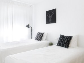 3 soveværelser, strygejern/strygebræt, internetforbindelse, sengetøj