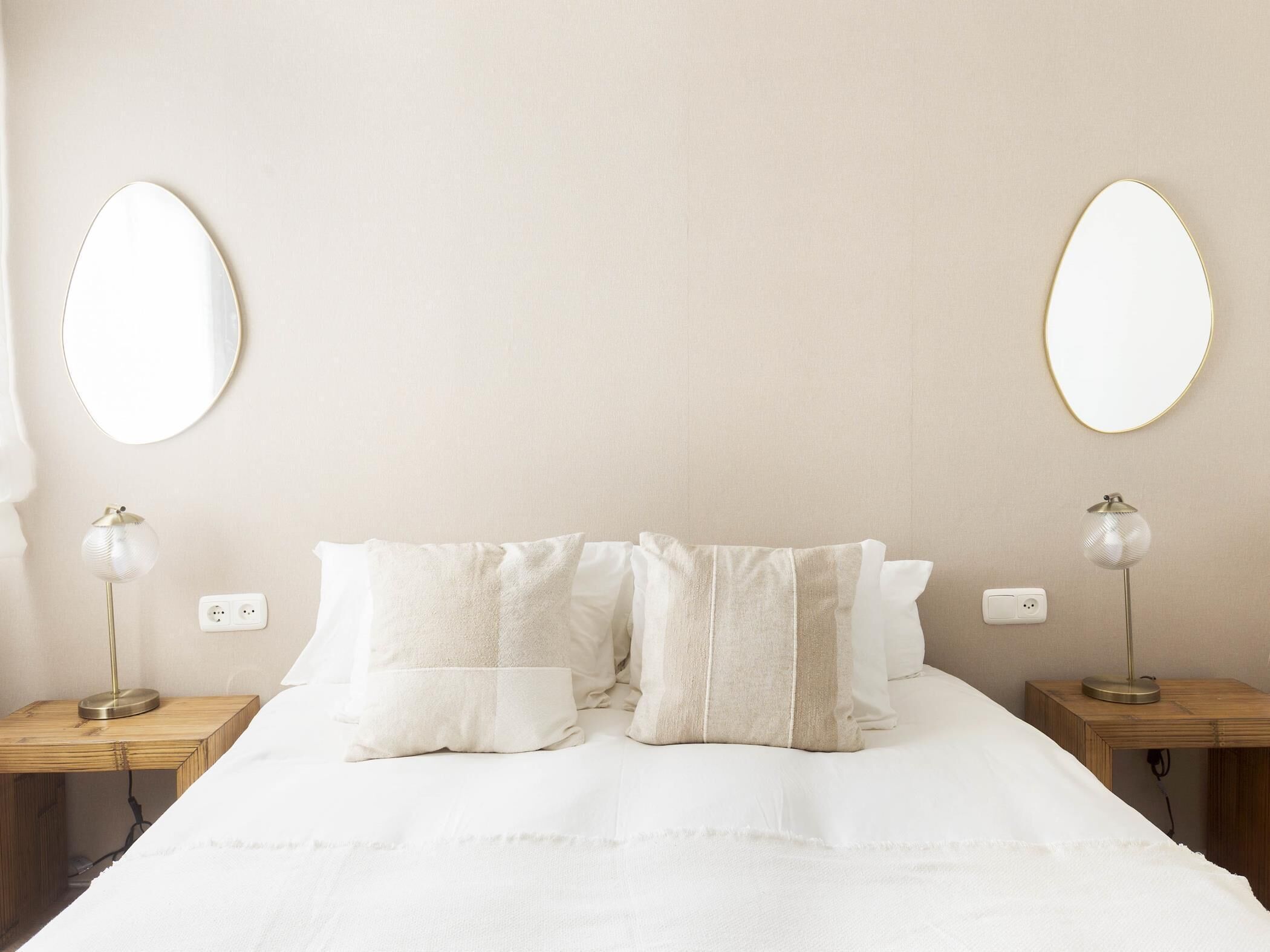 3 slaapkamers, een strijkplank/strijkijzer, internet, beddengoed