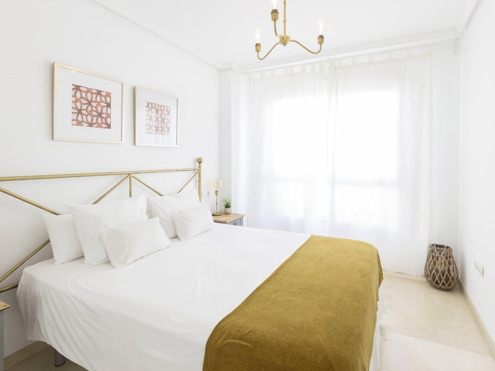 1 habitación, tabla de planchar con plancha, internet y ropa de cama 