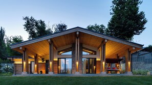 Luxury Chalet, 2 Bedrooms, Lake View, Garden Area | 2 bedrooms, premium bedding, down duvets, memory-foam beds