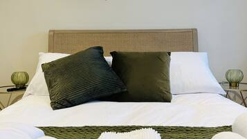 Luxury-Doppelzimmer | Hochwertige Bettwaren, Betten mit Memory-Foam-Matratzen, Schreibtisch