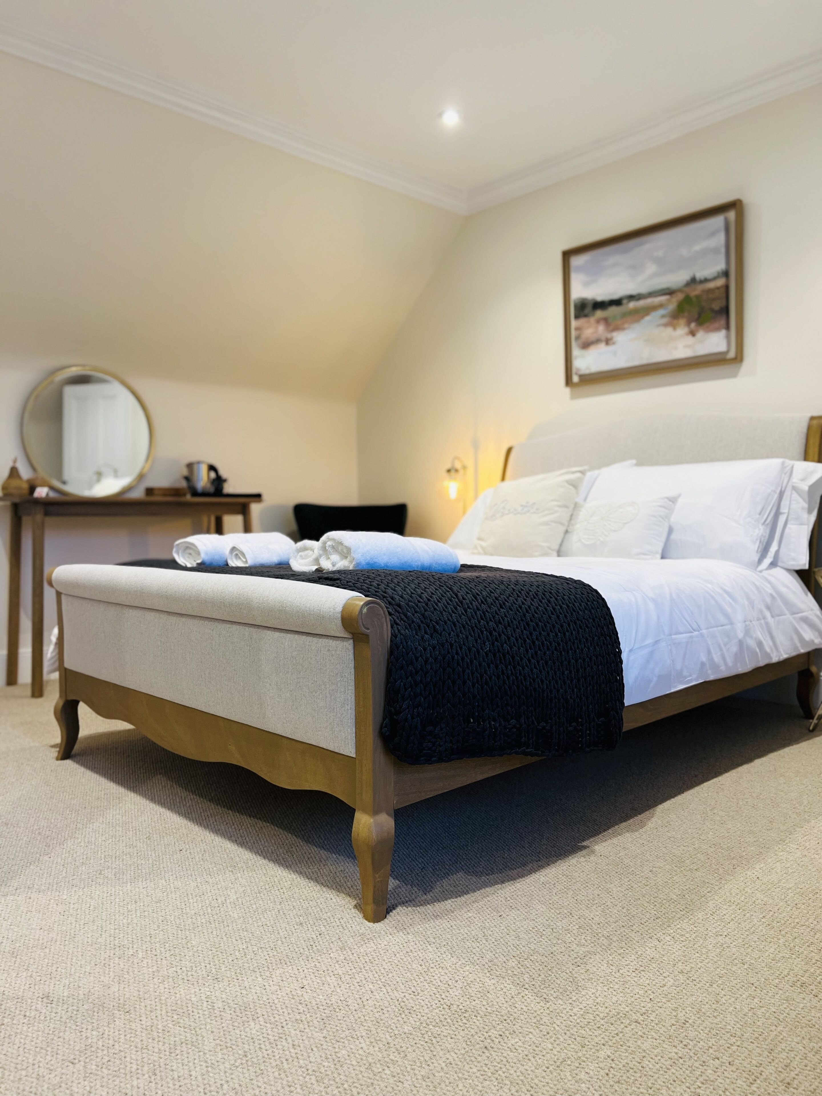 Ropa de cama de alta calidad, colchones con efecto memoria y escritorio 