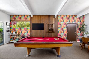 Games room - Alexander on Laurel - Midcentury Desert Oasis (Palm Springs)