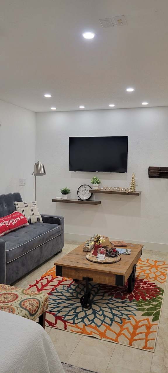 Home Paradise, Cozy Guest Suite In Ruskin Pools High Speed Wifi Beach Minutes!!! - Apollo Beach, FL