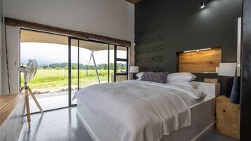 Premium-telt - 2 soveværelser - sauna - bjergudsigt | 2 soveværelser, pengeskab på værelset, strygejern/strygebræt