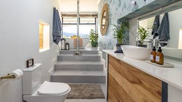 Premium-telt - 2 soveværelser - sauna - bjergudsigt | Badeværelse | Gratis toiletartikler