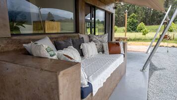 Premium-telt - 2 soveværelser - sauna - bjergudsigt | Terrasse/gårdhave