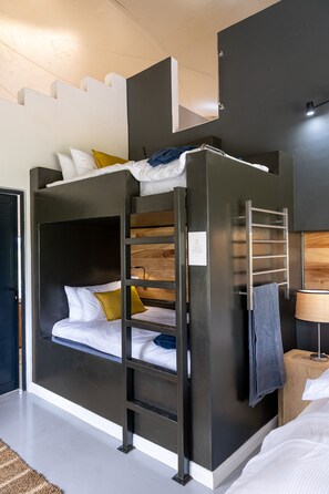 Premium-Zelt, 2 Schlafzimmer, Sauna, Bergblick | 2 Schlafzimmer, Zimmersafe, Bügeleisen/Bügelbrett, kostenloses WLAN