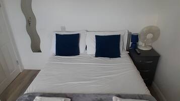 7 Schlafzimmer, Bügeleisen/Bügelbrett, kostenloses WLAN, Bettwäsche