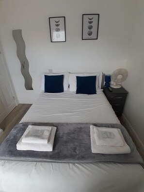 7 bedrooms, iron/ironing board, free WiFi, bed sheets