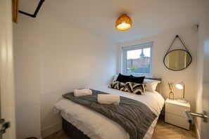 Deluxe House | 6 bedrooms, iron/ironing board, free WiFi, bed sheets - Exquisite 6 Bedroom Luxury Home (Manchester)