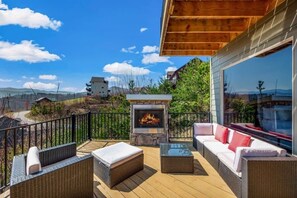 Terrace/patio - MtnView •KingSuites •HotTub •PoolTable •Lux (CBV) (Gatlinburg)