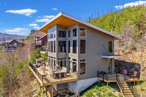 Exterior - EPICMtnView ◊ HotTub ◊ PoolTable ◊ Lux ◊ 2 king stes ◊ free Dollywood Tkt (CBV) (Gatlinburg)