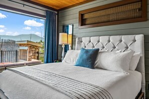 3 bedrooms, iron/ironing board, free WiFi, bed sheets - MtnView •KingSuites •HotTub •PoolTable •Lux (CBV) (Gatlinburg)