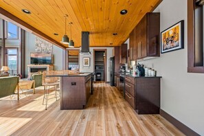 Interior - MtnView •KingSuites •HotTub •PoolTable •Lux (CBV) (Gatlinburg)